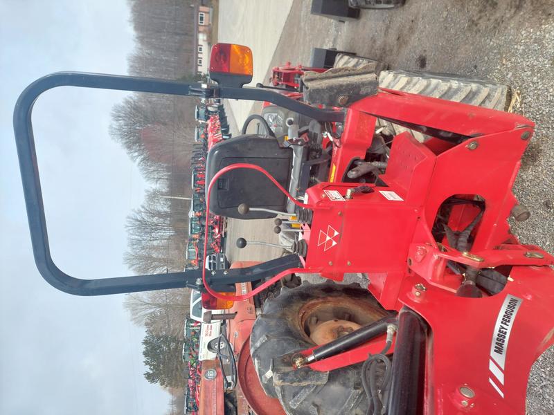 Tractors  GC1720 TLB Photo